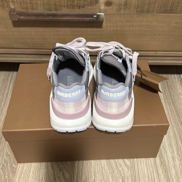 Burberry Ramsey Low Top Sneaker - Picture 4 of 12